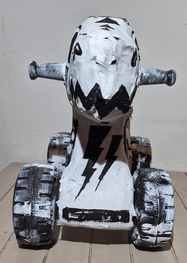 Black and White Carrito intervenido por